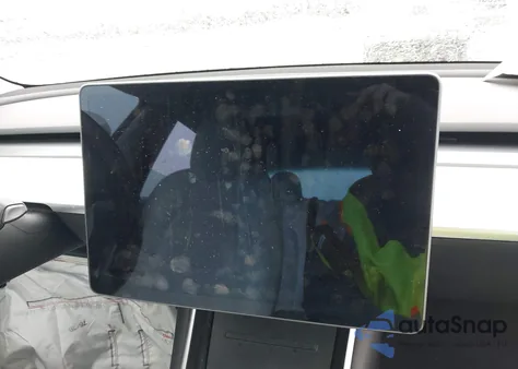 2019 Tesla Model 3 Long Range/Performance z USA, uszkodzony, nr VIN 5YJ3E1EB1KF195724